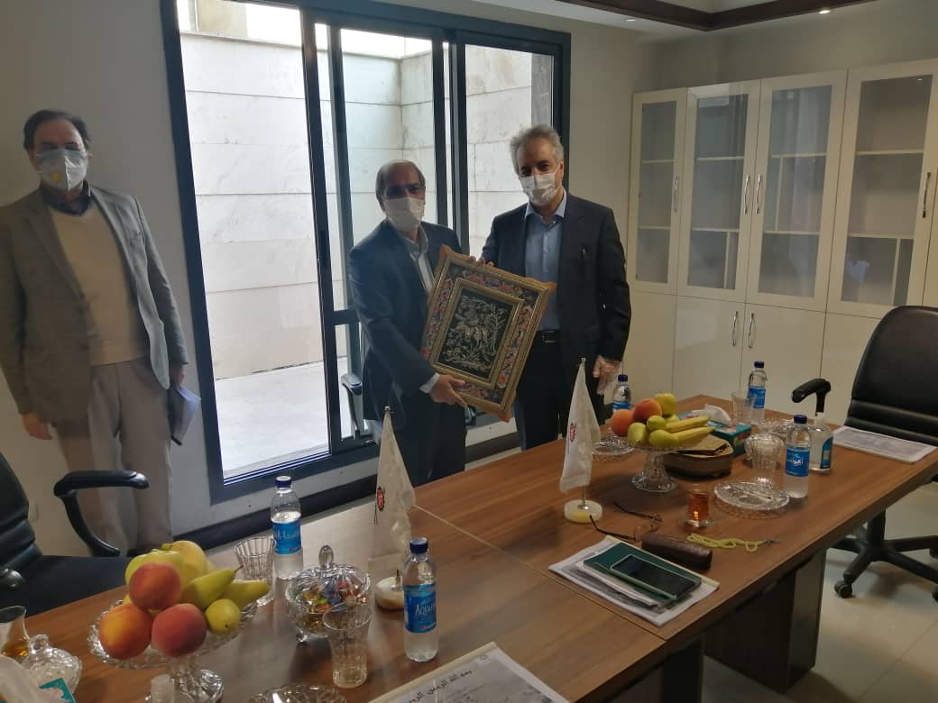 تقدیر و تشکر از آقای افصح حسینی عضو هیئت مدیره